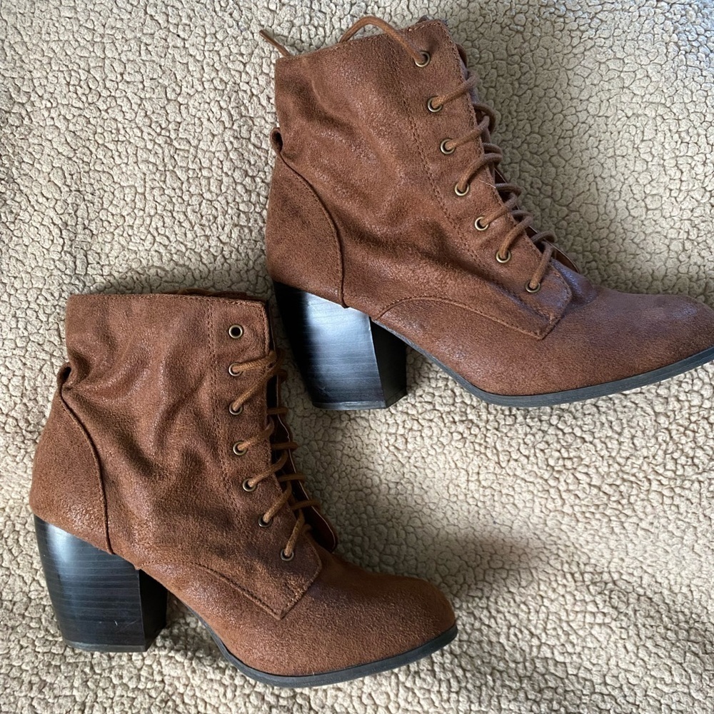 Charlotte Russe Brown Pointed Toe Lace Ankle Boot Size: 9